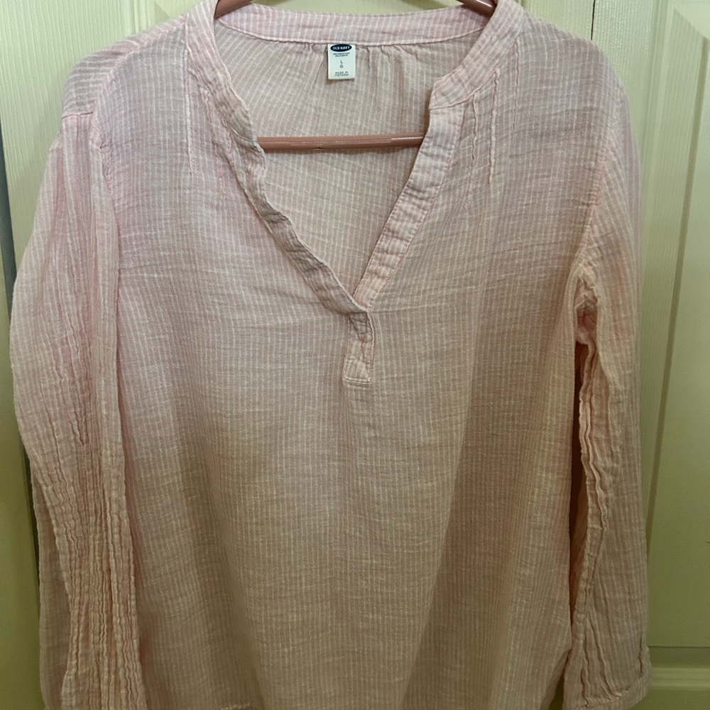 Old Navy long sleeved pink and white lightweight and comfortable top.
